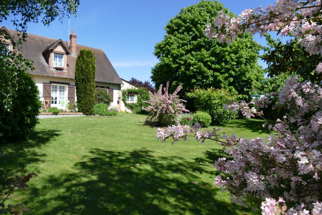 クル・シュヴェルニ ル クロ デ ペロディエール Bed & Breakfast エクステリア 写真